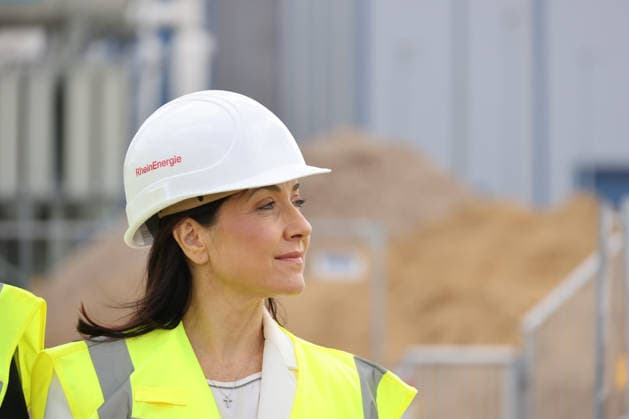 Bundeswirtschaftsministerin Reiche Produktion 23.07.2026, Germany, Koeln, Katherina Reiche, eröffnet mit der Firma Rhein Energie die Grundsteinlegung zu Europas grösster Flusswärme Pumpe, mit dabei Mona Neubauer, Ministerin NRW Grüne und Torsten Burmester , OB Köln, RheinEnergie Vorstand Andreas Feicht Koeln Nordrhein-Westfahlen Germany *** Federal Minister of Economic Affairs Katherina Reiche, Production, July 23, 2026, Germany, Cologne: Katherina Reiche, together with RheinEnergie, lays the cornerstone for Europe’s largest river heat pump. Also in attendance are Mona Neubauer, Minister for the Greens in North Rhine-Westphalia, and Torsten Burmester, Mayor of Cologne, as well as RheinEnergie CEO Andreas Feicht. Cologne, North Rhine-Westp