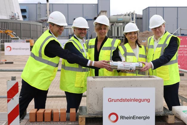 Bundeswirtschaftsministerin Reiche Produktion 23.07.2026, Germany, Koeln, Katherina Reiche, eröffnet mit der Firma Rhein Energie die Grundsteinlegung zu Europas grösster Flusswärme Pumpe, mit dabei Mona Neubauer, Ministerin NRW Grüne und Torsten Burmester , OB Köln, RheinEnergie Vorstand Andreas Feicht Koeln Nordrhein-Westfahlen Germany *** Federal Minister of Economic Affairs Katherina Reiche, Production, July 23, 2026, Germany, Cologne: Katherina Reiche, together with RheinEnergie, lays the cornerstone for Europe’s largest river heat pump. Also in attendance are Mona Neubauer, Minister for the Greens in North Rhine-Westphalia, and Torsten Burmester, Mayor of Cologne, as well as RheinEnergie CEO Andreas Feicht. Cologne, North Rhine-Westp