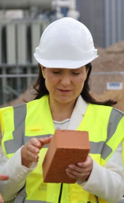 Bundeswirtschaftsministerin Reiche Produktion 23.07.2026, Germany, Koeln, Katherina Reiche, eröffnet mit der Firma Rhein Energie die Grundsteinlegung zu Europas grösster Flusswärme Pumpe, mit dabei Mona Neubauer, Ministerin NRW Grüne und Torsten Burmester , OB Köln, RheinEnergie Vorstand Andreas Feicht Koeln Nordrhein-Westfahlen Germany *** Federal Minister of Economic Affairs Katherina Reiche, Production, July 23, 2026, Germany, Cologne: Katherina Reiche, together with RheinEnergie, lays the cornerstone for Europe’s largest river heat pump. Also in attendance are Mona Neubauer, Minister for the Greens in North Rhine-Westphalia, and Torsten Burmester, Mayor of Cologne, as well as RheinEnergie CEO Andreas Feicht. Cologne, North Rhine-Westp
