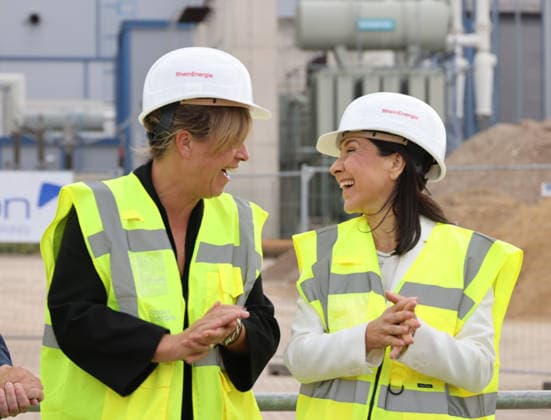 Bundeswirtschaftsministerin Reiche Produktion 23.07.2026, Germany, Koeln, Katherina Reiche, eröffnet mit der Firma Rhein Energie die Grundsteinlegung zu Europas grösster Flusswärme Pumpe, mit dabei Mona Neubauer, Ministerin NRW Grüne und Torsten Burmester , OB Köln, RheinEnergie Vorstand Andreas Feicht Koeln Nordrhein-Westfahlen Germany *** Federal Minister of Economic Affairs Katherina Reiche, Production, July 23, 2026, Germany, Cologne: Katherina Reiche, together with RheinEnergie, lays the cornerstone for Europe’s largest river heat pump. Also in attendance are Mona Neubauer, Minister for the Greens in North Rhine-Westphalia, and Torsten Burmester, Mayor of Cologne, as well as RheinEnergie CEO Andreas Feicht. Cologne, North Rhine-Westp