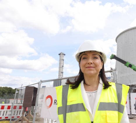 Bundeswirtschaftsministerin Reiche Produktion 23.07.2026, Germany, Koeln, Katherina Reiche, eröffnet mit der Firma Rhein Energie die Grundsteinlegung zu Europas grösster Flusswärme Pumpe, mit dabei Mona Neubauer, Ministerin NRW Grüne und Torsten Burmester , OB Köln, RheinEnergie Vorstand Andreas Feicht Koeln Nordrhein-Westfahlen Germany *** Federal Minister of Economic Affairs Katherina Reiche, Production, July 23, 2026, Germany, Cologne: Katherina Reiche, together with RheinEnergie, lays the cornerstone for Europe’s largest river heat pump. Also in attendance are Mona Neubauer, Minister for the Greens in North Rhine-Westphalia, and Torsten Burmester, Mayor of Cologne, as well as RheinEnergie CEO Andreas Feicht. Cologne, North Rhine-Westp