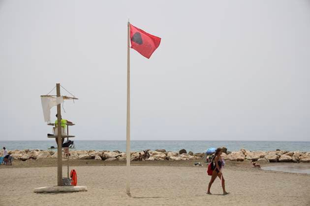 Two beaches in Málaga closed to swimming due to the presence of E. coli bacteria. Photo of Pedregalejo Beach in Málaga, closed to swimming after E. coli bacteria were detected in its waters. July 23, 2026, in Málaga, Andalusia, Spain. On Thursday, the Málaga City Council temporarily closed the beaches of Pedregalejo and El Palo, in the Eastern District, after receiving a notice from the Andalusian Regional Government’s Department of Health recommending preventive measures following the detection of E. coli bacteria in water samples, specifically in the vicinity of the sampling points known as Acacias and Casa Pedro, respectively. July 23, 2026, Málaga, Andalusia, Spain Málaga, Andalusia, Spain Spain  Copyright: xÃlexxZeax 7683050