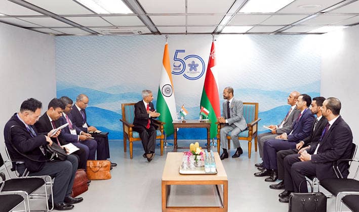 RECORD DATE NOT STATED S. Jaishankar meets Oman s Foreign Minister, Sayyid Badr bin Hamad Al Busaidi Manila Philippines , Jul 23 (ANI): External Affairs Minister S. Jaishankar meets Oman s Foreign Minister, Sayyid Badr bin Hamad Al Busaidi, on the sidelines of the ASEAN-related Foreign Ministers meetings, in Manila on Thursday. (@DrSJaishankar X ANI Photo) Manila Philippines Copyright: xANIx ANI_20260723201