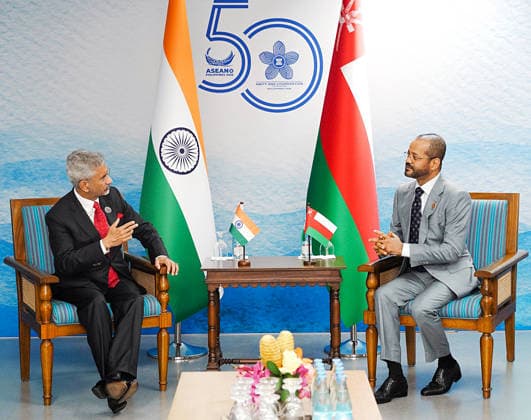 RECORD DATE NOT STATED S. Jaishankar meets Oman s Foreign Minister, Sayyid Badr bin Hamad Al Busaidi Manila Philippines , Jul 23 (ANI): External Affairs Minister S. Jaishankar meets Oman s Foreign Minister, Sayyid Badr bin Hamad Al Busaidi, on the sidelines of the ASEAN-related Foreign Ministers meetings, in Manila on Thursday. (@DrSJaishankar X ANI Photo) Manila Philippines Copyright: xANIx ANI_20260723202