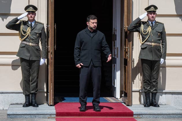 President of Ukraine Volodymyr Zelenskyy waits for the arrival of Taoiseach of the Republic of Ireland Micheal Martin outside the Mariinskyi Palace, Kyiv, Ukraine, July 23, 2026. (Photo by Danylo Antoniuk Ukrinform) Ukrainian President meets Irish PM in Kyiv  Copyright: xDanyloxAntoniukx