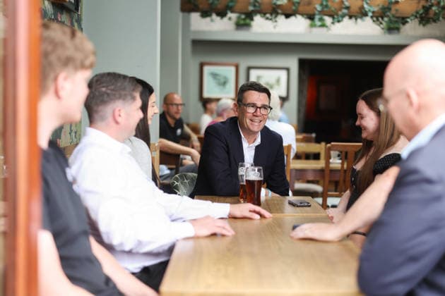 Prime Minister Andy Burnham visits the Hare pub 23 07 2026. Harlow, United Kingdom. Prime Minister Andy Burnham visits the Hare pub as the government announces a 20 percent cut in business rates for pubs, clubs and live music venues., Credit:Simon Dawson B66 Avalon United Kingdom, Essex, Harlow, First Bus s Bath Depot  Copyright: xSimonxDawsonx xB66x xAvalonx 1118062145