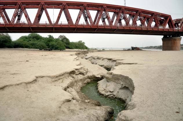 July 23, 2026, Pakistan: Acute Water Shortage in Indus River Raises Future Concerns at Kotri Near Hyderabad Pakistan  - ZUMAas3_ 20260723_zaf_as3_026 Copyright: xPPIx