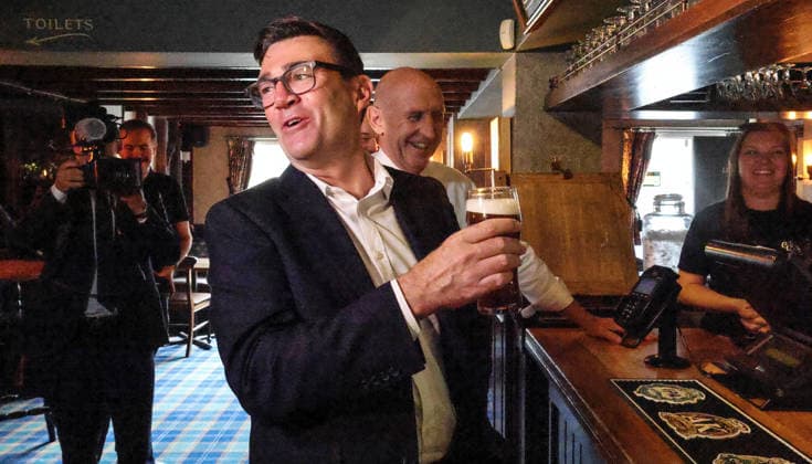 Prime Minister Andy Burnham visits the Hare inn in Harlow Prime Minister Andy Burnham visits the Hare inn in Harlow, Essex with the Chancellor John Healey., Credit:Richard Pohle PA ROTA - B68 Avalon  Copyright: xRichardxPohlex xPAxROTAx-xB68x xAvalonx 1118061333