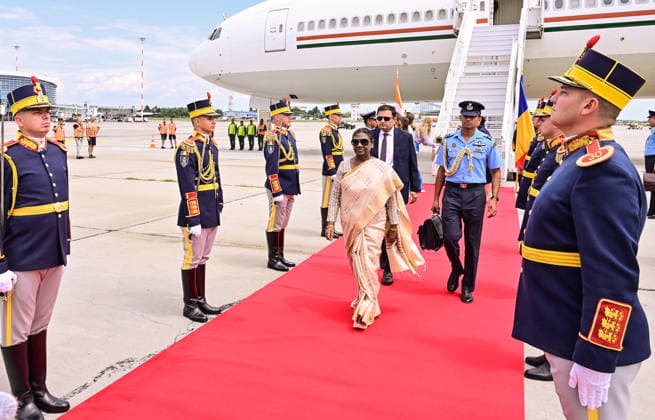 RECORD DATE NOT STATED President Droupadi Murmu arrives in Bucharest, Romania, on the last leg of her three-nation State visit Bucharest Romania , Jul 23 (ANI): President Droupadi Murmu receives a warm welcome upon her arrival at the airport, in Bucharest on Thursday. (@rashtrapatibhvn X ANI Photo) Bucharest Romania Copyright: xANIx ANI_20260723387