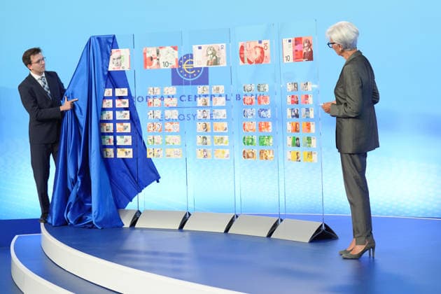Vorstellung neuer Designvorschlaege zu EURO Banknoten durch die EZB Christine Lagarde, die Praesidentin der Europaeischen Zentralbank (EZB) enthuellt neue Designvorschlaege zukuneftiger EURO Banknoten in der Europaeischen Union und des europaeischen Waehrungsraum. In eine Online Abstimmung kann nun die europaeische Bevoelkerung ueber den Gewinner entscheiden,, Frankfurt am Main, 23.07.2026 Frankfurt am Main Hessen Deutschland *** Presentation of new design proposals for euro banknotes by ECB President Christine Lagarde, President of the European Central Bank (ECB), unveils new design proposals for future euro banknotes in the European Union and the euro area. The European public can now vote online to decide on the winning design. Frankfur