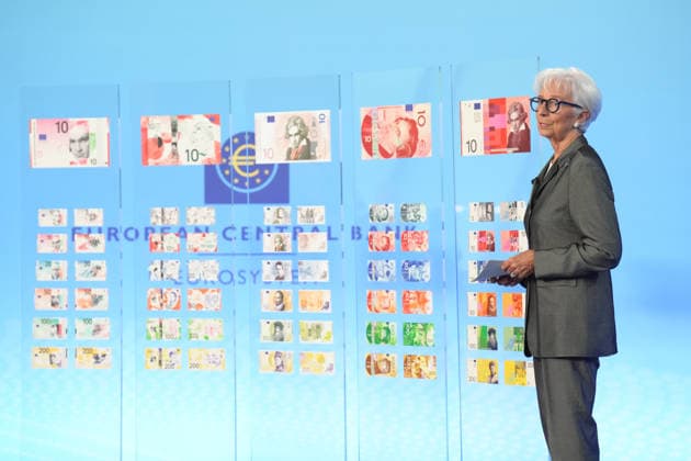 Vorstellung neuer Designvorschlaege zu EURO Banknoten durch die EZB Christine Lagarde, die Praesidentin der Europaeischen Zentralbank (EZB) enthuellt neue Designvorschlaege zukuneftiger EURO Banknoten in der Europaeischen Union und des europaeischen Waehrungsraum. In eine Online Abstimmung kann nun die europaeische Bevoelkerung ueber den Gewinner entscheiden,, Frankfurt am Main, 23.07.2026 Frankfurt am Main Hessen Deutschland *** Presentation of new design proposals for euro banknotes by ECB President Christine Lagarde, President of the European Central Bank (ECB), unveils new design proposals for future euro banknotes in the European Union and the euro area. The European public can now vote online to decide on the winning design. Frankfur