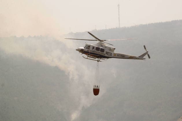 The fire in Castropodame, León, forces the evacuation of two towns A helicopter assists in firefighting efforts on July 23, 2026, in Castropodame, León, Castile and León, Spain. Weather conditions have facilitated work overnight due to light winds and relatively high humidity, although the precautionary evacuation order remains in effect for the towns of Turienzo Castanero and San Pedro Castanero. JULY 23, 2026 FOREST FIRE Castropodame, León, Castile and L Castropodame, León, Castile and L Spain  Copyright: xCarlosxCastrox 7683168