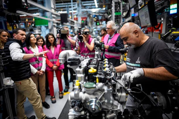 Katherina Reiche (CDU), Bundesministerin fuer Wirtschaft und Energie, besucht die Deutz AG in Koeln. Berlin, 23.07.2026. Fotografiert im Auftrag des Bundesministeriums fuer Wirtschaft und Energie Berlin Deutschland *** Katherina Reiche (CDU), Federal Minister of Economy and Energy, visits Deutz AG in Cologne. Berlin, July 23, 2026. Photographed on behalf of the Federal Ministry of Economy and Energy. Berlin, Germany Copyright: xDominikxButzmannx