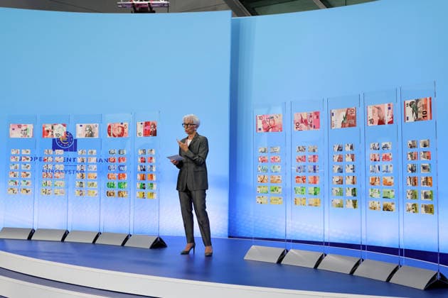 23.07.2026 , Frankfurt, DEU Christine Lagarde, Praesidentin der Europaeischen Zentralbank . Christine Lagarde stellt die Entwuerfe fuer die neuen Euroscheine vor. In den naechsten Wochen koennen die Buerger abstimmen, ob sie sich fuer die Voegel auf den Scheinen entscheiden oder lieber beruehmte Europaer. *** July 23, 2026, Frankfurt, Germany Christine Lagarde, President of the European Central Bank Christine Lagarde presents the designs for the new euro banknotes In the coming weeks, citizens will be able to vote on whether they prefer the birds on the banknotes or famous Europeans
