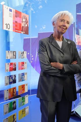 23.07.2026 , Frankfurt, DEU Christine Lagarde, Praesidentin der Europaeischen Zentralbank . Christine Lagarde stellt die Entwuerfe fuer die neuen Euroscheine vor. In den naechsten Wochen koennen die Buerger abstimmen, ob sie sich fuer die Voegel auf den Scheinen entscheiden oder lieber beruehmte Europaer. *** July 23, 2026, Frankfurt, Germany Christine Lagarde, President of the European Central Bank Christine Lagarde presents the designs for the new euro banknotes In the coming weeks, citizens will be able to vote on whether they prefer the birds on the banknotes or famous Europeans