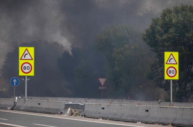 AVE service between Madrid and Barcelona has resumed following a disruption caused by a fire. Forest fire on the M 206 highway between Torrejón and Loeches, July 23, 2026, in XXX, Madrid, Spain High-speed rail service between Madrid and Barcelona was restored this Thursday afternoon following a disruption caused by a fire that broke out around noon near the tracks and affected trains traveling between Mejorada de Campo and Alcalá de Henares. JULY 23, 2026 Madrid, Madrid, Spain  Copyright: xAlbertoxOrtegax 7683198