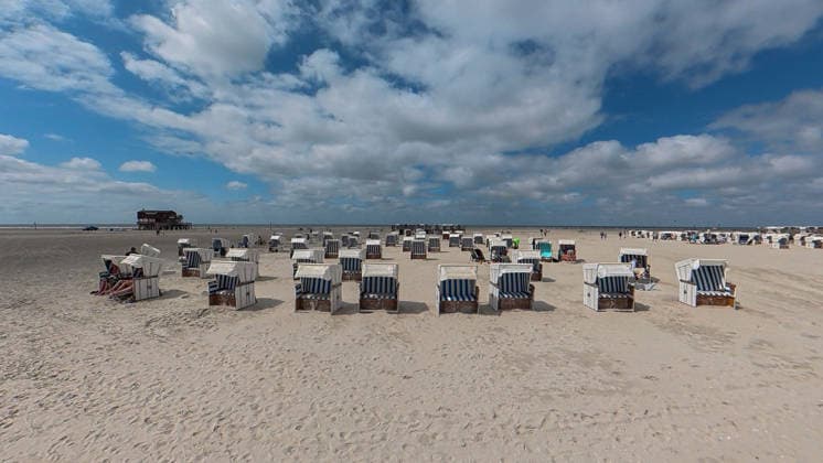 Strandleben am Strand von Sankt Peter-Ording Impressionen. Strandkörbe. Sankt Peter Ording, Schleswig-Holstein, DEU, Deutschland, 23.07.2026 *** Beach Life at Sankt Peter Ording Beach: Scenes of Beach Chairs in Sankt Peter Ording, Schleswig-Holstein, DEU, Germany, July 23, 2026