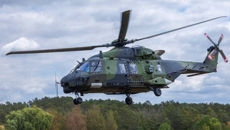 Bundesminister Boris Pistorius besucht Transporthubschrauberregiment 30, Külsheim,23.07.2026 Ein NH 90 der Bundeswehr (Heer) im Tiefflug. Der taktische Transporthubschrauber wird fuer den Transport von Personen und Material, Forward Air MedEvac sowie Katastrophen- und Nothilfeeinsaetze eingesetzt. Hardheim Baden-Württemberg Deutschland *** Federal Minister Boris Pistorius visits Transport Helicopter Regiment 30, Külsheim, July 23, 2026 A Bundeswehr Army NH 90 flying at low altitude. The tactical transport helicopter is used for transporting personnel and supplies, forward air medevac, and disaster and emergency relief operations. Hardheim, Baden-Württemberg, Germany 20260723-1V9A6222-M4000