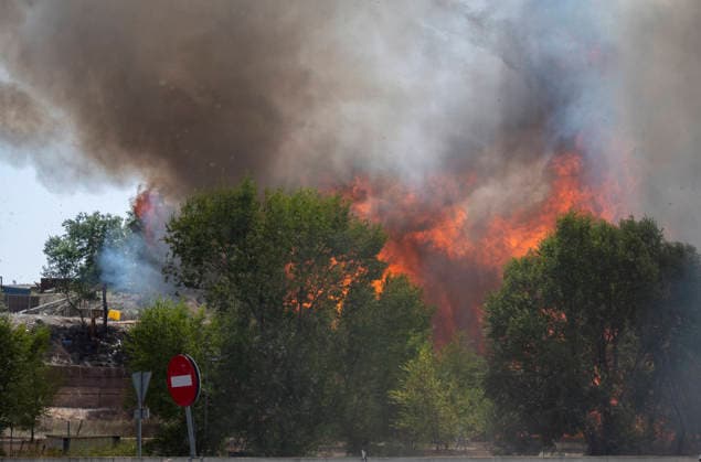 AVE service between Madrid and Barcelona has resumed following a disruption caused by a fire. A wildfire on the M 206 highway between Torrejón de Ardoz and Loeches, on July 23, 2026, in Madrid, Spain High-speed rail service between Madrid and Barcelona was restored this Thursday afternoon following a disruption caused by a fire that broke out around noon near the tracks and affected trains traveling between Mejorada de Campo and Alcalá de Henares. JULY 23, 2026 Madrid, Madrid, Spain  Copyright: xAlbertoxOrtegax 7683276