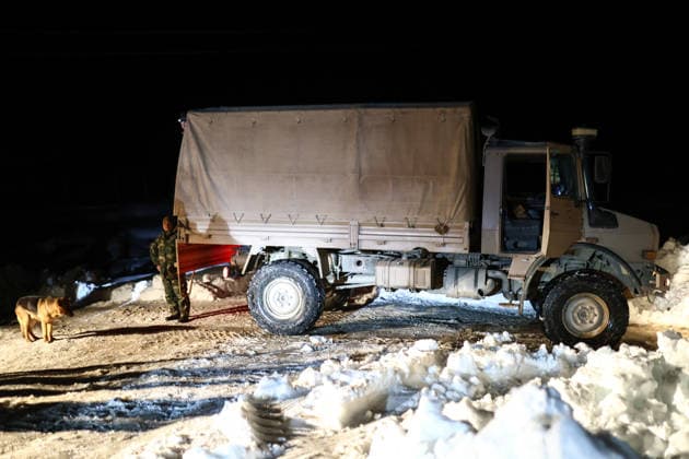Severe storm in Chile causes the death of at least 13 people and leaves more than 60,000 isolated ALTO DEL CARMEN, CHILE - JULY 23: Residents evacuate after being rescued by military personnel in Alto del Carmen, following an unusually severe storm that struck northern Chile, in Alto del Carmen, Chile, on July 23. According to authorities, the death toll has risen to 13 and four people remain missing as a result of the storm, which has affected 10 of Chile s 16 regions since July 16. The storm has also left some 63,000 people isolated and damaged more than 24,400 homes, including 100 that were destroyed, Chilean authorities reported. Lucas Aguayo Araos Anadolu Alto del carmen Chile. Editorial use only. Please get in touch for any other us  Copyright: x2026xAnadoluxLucasxAguayoxAraosx