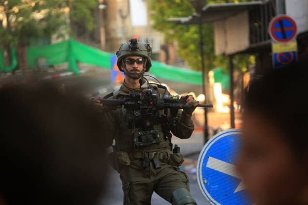 Israeli security forces deploy in Hebron city center Members of the Israeli security forces deploy in the Bab al-Zawiya area in the center of the West Bank city of Hebron on July 23, 2026, while closing streets and restricting the movement of Palestinians to secure the entry of Israeli settlers into the area, according to witnesses. Residents said the measures disrupted daily movement and forced a number of shops to close during the settlers visit. Photo by Mamoun Wazwaz apaimages Hebron West Bank Palestinian Territory 230726_Hebron_MW_00(3) Copyright: xapaimagesxMamounxWazwazx xapaimagesx
