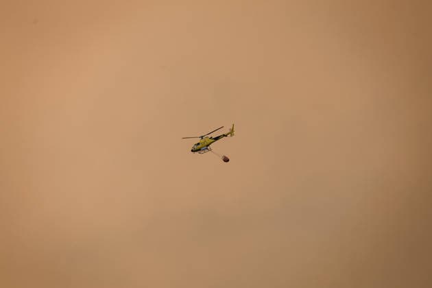 A wildfire breaks out in San Martín de Valdeiglesias, Madrid, after a car catches fire on the M 501. A helicopter is assisting in extinguishing the fire, on July 23, 2026, in San Martín de Valdeiglesias, Madrid, Spain. A new wildfire broke out this Thursday in the Community of Madrid after a car caught fire on the M-501 in the town of San Martín de Valdeiglesias, and the flames spread to the surrounding hills, according to eyewitness sources who spoke to Europa Press. JULY 23, 2026 FIRE BLaze FLAMES CIVIL GUARD HELICOPTER Carlos Lujá San Martín de Valdeiglesias, Madrid San Martín de Valdeiglesias, Madrid, Spain  Copyright: xCarlosxLujanx 7683441