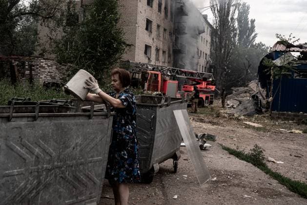 July 23, 2026, Slovjiansk, Donetsk Oblast, Ukraine: SLOVIANSK, DONETSK REGION, UKRAINE Ã¢â‚¬ July 23, 2026: A residential neighborhood in Sloviansk was struck during a heavy aerial bombardment involving four guided aerial bombs, according to local authorities. The extent of casualties and damage was not immediately known, with emergency services continuing response and assessment operations. Photo: JNA Press. Slovjiansk Ukraine - ZUMAq101 20260723_zna_q101_133 Copyright: xVincenzoxCircostax