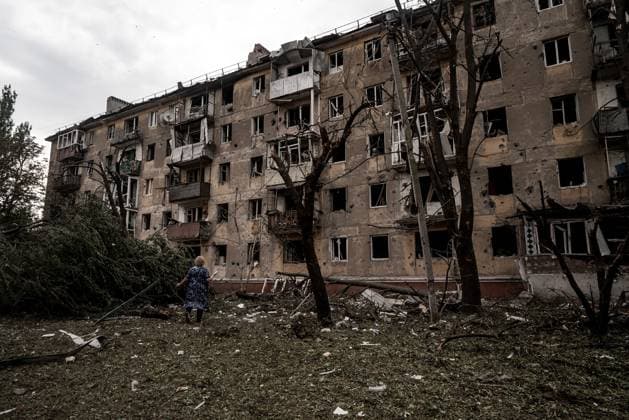July 23, 2026, Slovjiansk, Donetsk Oblast, Ukraine: SLOVIANSK, DONETSK REGION, UKRAINE Ã¢â‚¬ July 23, 2026: A residential neighborhood in Sloviansk was struck during a heavy aerial bombardment involving four guided aerial bombs, according to local authorities. The extent of casualties and damage was not immediately known, with emergency services continuing response and assessment operations. Photo: JNA Press. Slovjiansk Ukraine - ZUMAq101 20260723_zna_q101_135 Copyright: xVincenzoxCircostax