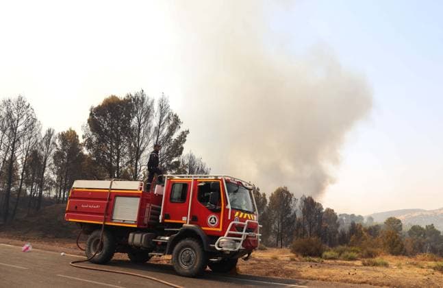 Fires in the town of Bordj Okhriss, Bouira, Algeria; Civil Defense Response To extinguish the fires in the town of Bordj Okhriss, in the Bouira Mountains in Algeria, on July 23, 2026, According to the civil protection report, the fires are under control. Photo by Billel Bensalem, APP, Bouira, Algeria Copyright: xAPPxAlgeriexPressxPhotosxBillelxBensalemx xAPPx IMG_6935
