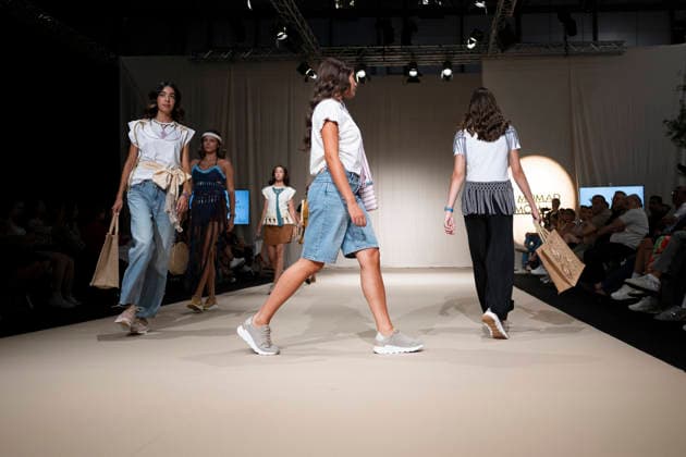 UNIENDO MODA - MOMAD Fashion Week de Madrid ,Spain - 23 Jul 2026 A model walks the runway wearing a design by UNIENDO MODA during the Momad Fashion Week de Madrid in IFEMA. Madrid Spain Copyright: xAtilanoxGarciax xSOPAxImagesx photo02997