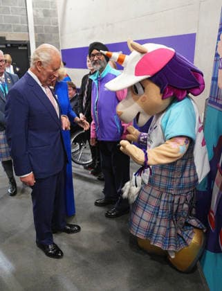. 23 07 2026. Glasgow, United Kingdom. King Charles III meets Finnie, the Commonwealth Games official mascot, during a reception ahead of the opening ceremony of the 2026 Commonwealth Games in Glasgow, Scotland, United Kingdom.  xPoolx xi-Imagesx IIM-26919-0002