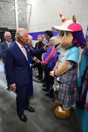 . 23 07 2026. Glasgow, United Kingdom. King Charles III meets Finnie, the Commonwealth Games official mascot, during a reception ahead of the opening ceremony of the 2026 Commonwealth Games in Glasgow, Scotland, United Kingdom.  xPoolx xi-Imagesx IIM-26919-0005