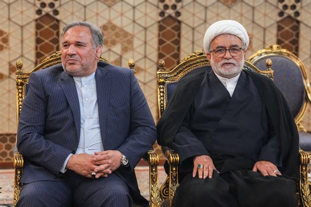 Ghalibaf Meets Iraqi Premier Tehran Officials attend a meeting of Speaker of the Parliament of Iran, Mohammad Bagher Ghalibaf, and Iraqi Prime Minister Ali al-Zaidi in Tehran, Iran, on July 23, 2026. Iraqi Prime Minister Ali al-Zaidi is visiting Iran following a trip to the US where he met with the US President. Washington and Tehran are Iraq s main allies, but their enmity has long turned the country into a proxy battleground and left successive governments struggling to maintain a delicate balance between the foes, who have traded intensifying attacks in recent days. Tehran Tehran Iran Copyright: xHamedxMalekpourx