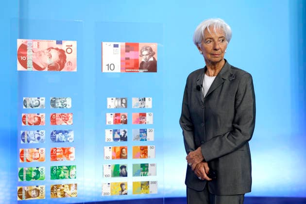 EZB-Praesidentin Christine Lagarde bei der Vorstellung von zehn Entwuerfen für die neuen Euro-Banknoten im Euro-Raum in der Europaeischen Zentralbank in der EZB in Frankfurt. Die Europaeische Zentralbank schliesst eine Erhoehung des Leitzins im Euroraum fuer September nicht aus. Frankfurt am Main, 23.07.2026 Hessen Deutschland *** ECB President Christine Lagarde at the unveiling of ten designs for the new euro banknotes in the eurozone at the European Central Bank (ECB) in Frankfurt. The European Central Bank has not ruled out raising the key interest rate in the eurozone in September. Frankfurt am Main, July 23, 2026, Hesse, Germany Copyright: xChristophxHardtx