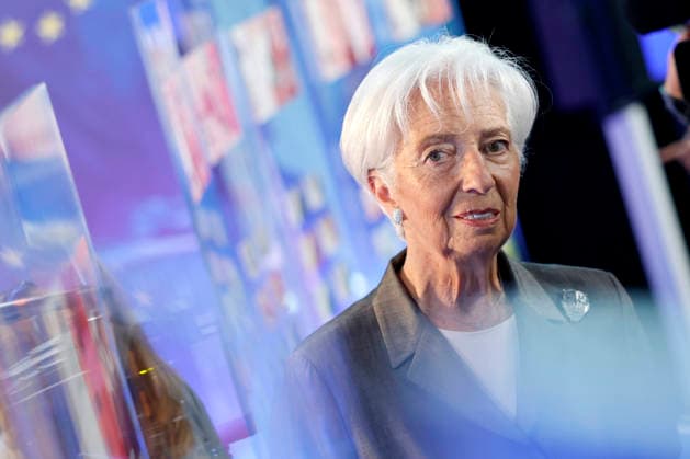 EZB-Praesidentin Christine Lagarde bei der Vorstellung von zehn Entwuerfen für die neuen Euro-Banknoten im Euro-Raum in der Europaeischen Zentralbank in der EZB in Frankfurt. Die Europaeische Zentralbank schliesst eine Erhoehung des Leitzins im Euroraum fuer September nicht aus. Frankfurt am Main, 23.07.2026 Hessen Deutschland *** ECB President Christine Lagarde at the unveiling of ten designs for the new euro banknotes in the eurozone at the European Central Bank (ECB) in Frankfurt. The European Central Bank has not ruled out raising the key interest rate in the eurozone in September. Frankfurt am Main, July 23, 2026, Hesse, Germany Copyright: xChristophxHardtx