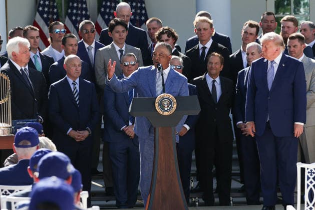 DC: Trump Hosts 2025 MLB World Series Champions LA Dodgers at White House Dave Roberts speaks as President Donald Trump listens during an event with the 2025 MLB World Series Champions the Los Angeles Dodgers in the Rose Garden at the White House on July 23, 2026 in Washington, D.C. The Dodgers defeated the Toronto Blue Jays in Game 7 of the 2025 MLB World Series to claim back-to-back championship titles. (Photo by Samuel Corum Pool ABACAPRESS.COM) Washington DC United States  Copyright: xPool ABACAx