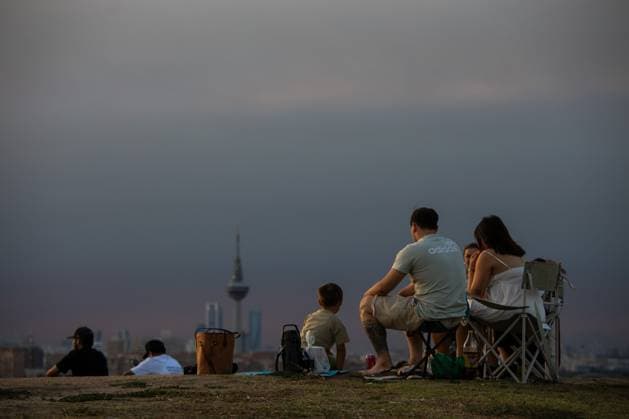 Smoke from wildfires in Madrid MADRID, SPAIN JULY 23, 2026: A thick plume of smoke has blanketed the city of Madrid for much of the day, the result of several wildfires burning in the outskirts of the Spanish capital. Madrid MADRID Spain Copyright: x xC.xCarvajalx xJNAxPressx