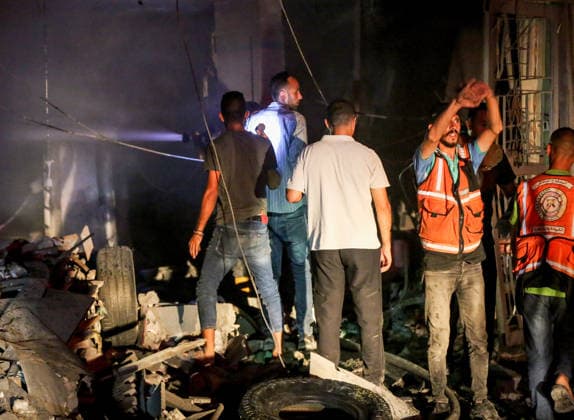 Israeli army continues attacks on Gaza Strip GAZA CITY, GAZA, PALESTINE - JULY 23: Search and rescue teams, firefighters, and medical crews are dispatched after an Israeli airstrike hit a building causing extensive damage and sparking a fire, in the Al-Jalaa neighborhood of Gaza City, Gaza Strip, Palestine, on July 23, 2026. Saeed M. M. T. Jaras Anadolu Gaza City Gaza. Editorial use only. Please get in touch for any other usage.  Copyright: x2026xAnadoluxSaeedxM.xM.xT.xJarasx