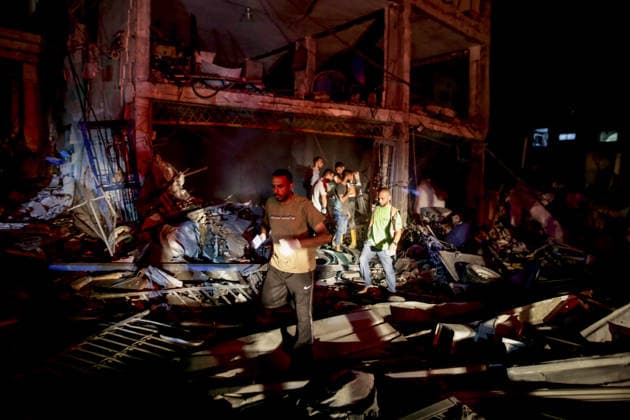 Israeli army continues attacks on Gaza Strip GAZA CITY, GAZA, PALESTINE - JULY 23: Search and rescue teams, firefighters, and medical crews are dispatched after an Israeli airstrike hit a building causing extensive damage and sparking a fire, in the Al-Jalaa neighborhood of Gaza City, Gaza Strip, Palestine, on July 23, 2026. Saeed M. M. T. Jaras Anadolu Gaza City Gaza. Editorial use only. Please get in touch for any other usage.  Copyright: x2026xAnadoluxSaeedxM.xM.xT.xJarasx