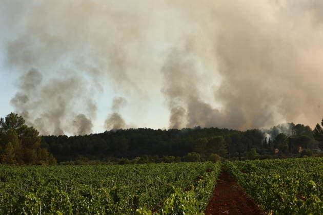 Wildfire breaks out in Cotignac, southern France COTIGNAC, FRANCE - JULY 23: Smoke rises from areas affected by a wildfire as firefighters continue efforts to contain the blaze near the town of Cotignac in southern France, on July 23, 2026. Mohamad Salaheldin Abdelghani Alsayed Anadolu Cotignac France. Editorial use only. Please get in touch for any other usage.  Copyright: x2026xAnadoluxMohamadxSalaheldinxAbdelghanixAlsayedx