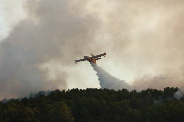 Wildfire breaks out in Cotignac, southern France COTIGNAC, FRANCE - JULY 23: Firefighting aircraft and helicopters battle a wildfire that broke out near the town of Cotignac in southern France, on July 23, 2026. Mohamad Salaheldin Abdelghani Alsayed Anadolu Cotignac France. Editorial use only. Please get in touch for any other usage.  Copyright: x2026xAnadoluxMohamadxSalaheldinxAbdelghanixAlsayedx