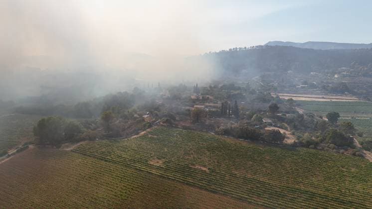 Wildfire breaks out in Cotignac, southern France COTIGNAC, FRANCE - JULY 23: An aerial view of smoke rises as firefighters work to put out a wildfire in Cotignac, southern France, on July 23, 2026. Mohamad Salaheldin Abdelghani Alsayed Anadolu Cotignac France. Editorial use only. Please get in touch for any other usage.  Copyright: x2026xAnadoluxMohamadxSalaheldinxAbdelghanixAlsayedx