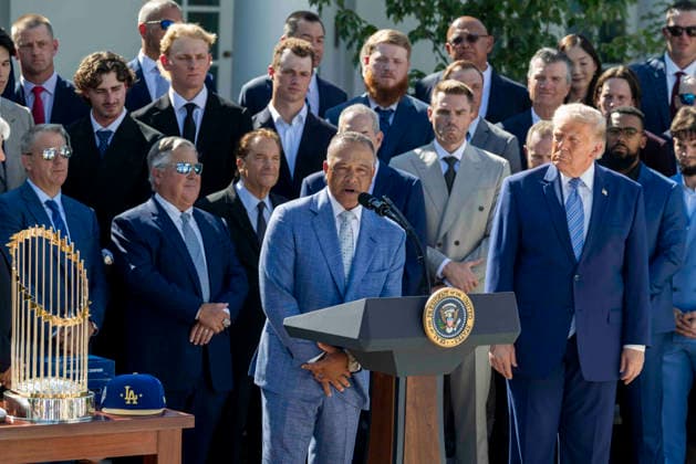 US President Donald J. Trump listens as LA Dodgers Manager Dave Roberts delivers remarks during an event to honor the 2025 World Series Champion Los Angeles Dodgers in the Rose Garden at the White House on Thursday, July 23, 2026 in Washington, DC. The Dodgers have won the last two MLB World Series.  WASP2026072330 SHAWNxTHEW