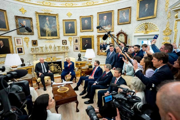 July 23, 2026, Washington, Dc, United States of America: U.S. President Donald Trump, right, and Lebanese President Joseph Aoun, left, take questions from the media during a bilateral meeting at the Oval Office of the White House, July 21, 2026, in Washington, D.C. Washington United States of America - ZUMAp138 20260723_zaa_p138_014 Copyright: xEmilyxHiggins WhitexHousex