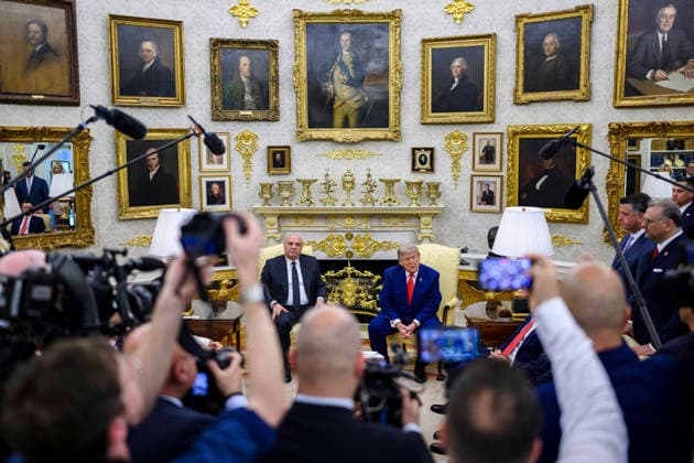 July 23, 2026, Washington, Dc, United States of America: U.S. President Donald Trump, right, and Lebanese President Joseph Aoun, left, take questions from the media during a bilateral meeting at the Oval Office of the White House, July 21, 2026, in Washington, D.C. Washington United States of America - ZUMAp138 20260723_zaa_p138_016 Copyright: xDanielxTorok WhitexHousex
