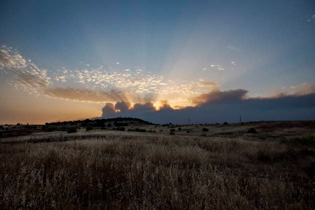 Wildfires in the Community of Madrid force the evacuation of more than 10,000 people and several nursing homes. The sun is obscured by smoke from the fires on July 23, 2026, in Navalcarnero, Madrid, Spain. More than 10,000 people have been evacuated from the municipalities of Villa del Prado, San Martín de Valdeiglesias, Pelayos de la Presa, and Aldea del Fresno due to the three wildfires affecting the Community of Madrid. According to the regional government, the fires in Villa del Prado, San Martín, and Almorox, Toledo, remain active and have the potential to spread, with no means of extinguishing them. Added to these three fires is the one in Burgohondo, Ávila, which is expected—given the weather conditions—to it is expected to reach th  Copyright: xGabrixSolerax 7683673