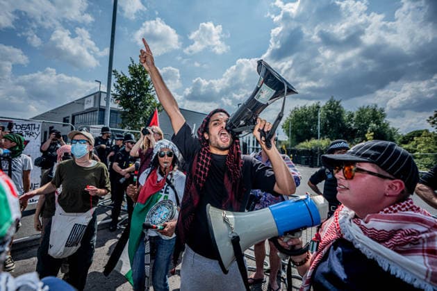Elbit Systems Filton Bristol Pro-Palestine Protest - 23 Jul 2026 Pro-Palestinian protestors chant slogans through megaphones during a rally outside Elbit Systems weapons factory. Pro-Palestinian protestors gathered outside Elbit Systems factory in Filton, Bristol to accuse the arms company of supplying Israel with weaponry and drones for its war in Gaza. Bristol United Kingdom Copyright: xLabxMox xSOPAxImagesx LabMO_Elbit_Systems_Filton_Protest_Sopa_16.jpeg