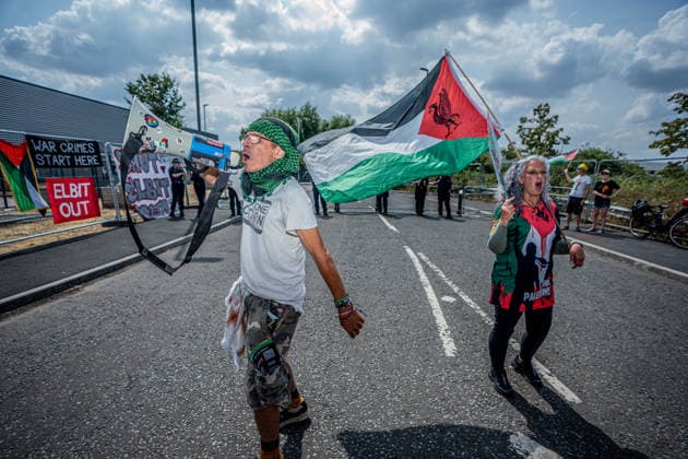 Elbit Systems Filton Bristol Pro-Palestine Protest - 23 Jul 2026 Pro-Palestinian protestors chant slogans during a protest outside Elbit Systems weapons factory. Pro-Palestinian protestors gathered outside Elbit Systems factory in Filton, Bristol to accuse the arms company of supplying Israel with weaponry and drones for its war in Gaza. Bristol United Kingdom Copyright: xLabxMox xSOPAxImagesx LabMO_Elbit_Systems_Filton_Protest_Sopa_8.jpeg