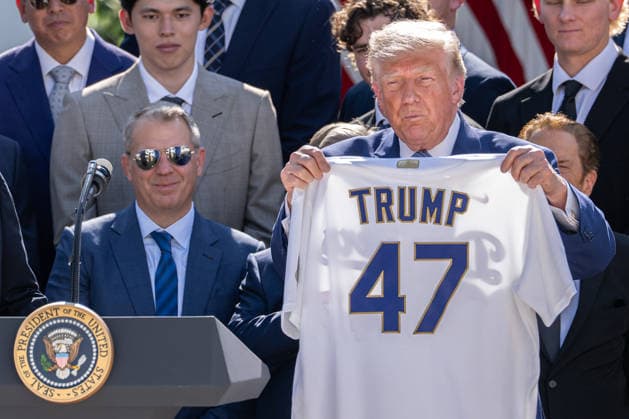 July 23, 2026, Washington, District Of Columbia, USA: U.S. President DONALD TRUMP is presented with a Los Angeles Dodgers jersey bearing the number 47 during a ceremony honoring the 2025 World Series champion Los Angeles Dodgers at the White House. Washington USA - ZUMAk206 20260723_znp_k206_037 Copyright: xMattxKaminskyx