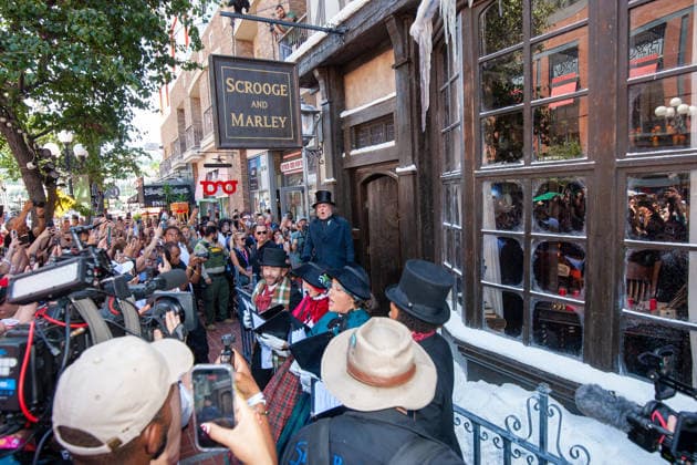 SAN DIEGO, CA - JULY 23: Johnny Depp interacts with fans at a surprise appearance as Ebenezer Scrooge promoting his new film, Ebenezer: A Christmas Carol, outside 2026 San Diego Comic Con on July 23, 2026. Copyright: xTonyxFortex